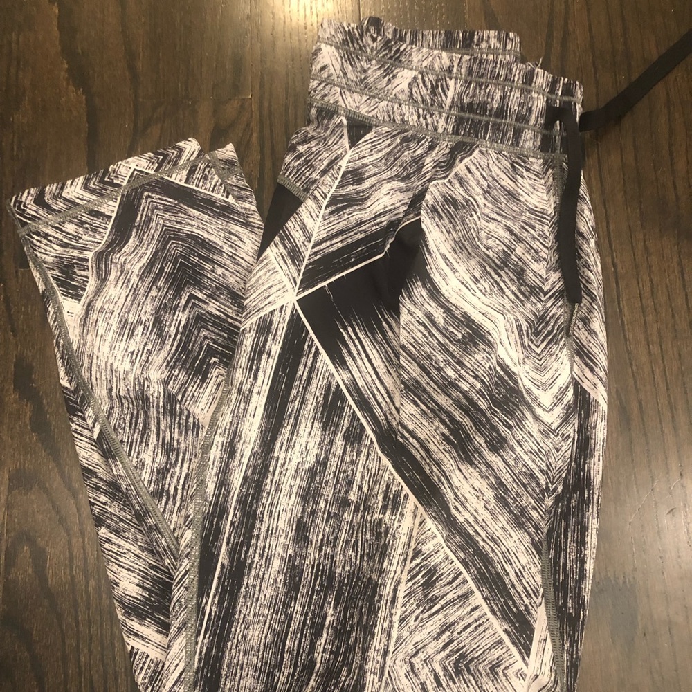 Lulu lemon geometric print jogger pants